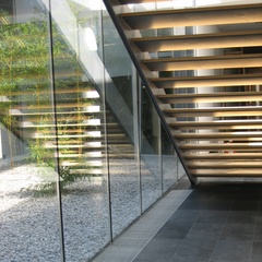 Glasfenster ins Atrium